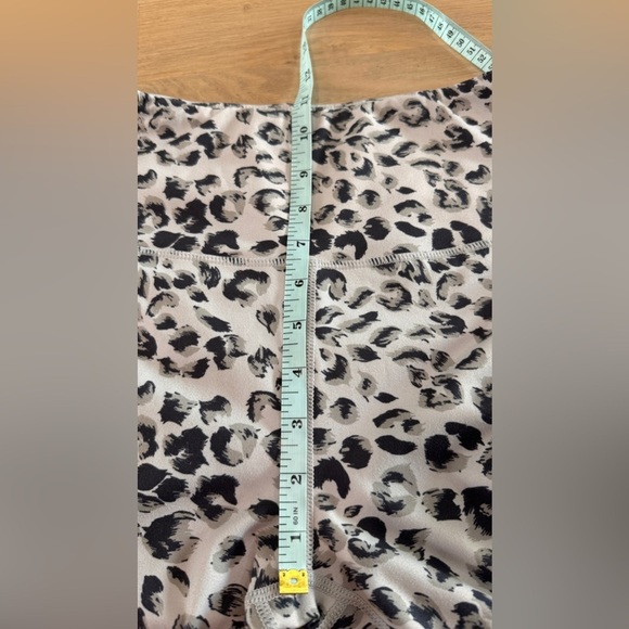 Varley Cheetah Century Leggings size small - Picture 8 of 11